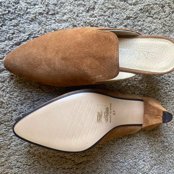 Great slip on suede shoe. Narrow. Nearly perfect shape - Picture 2 of 2